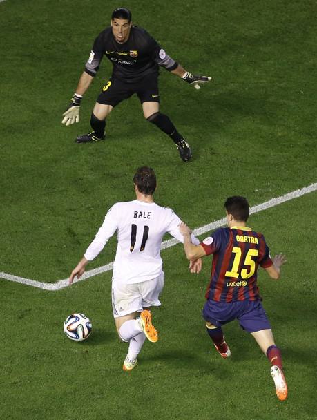 A 5&#39; dal termine il capolavoro di Bale, che si invola sulla sinistra, resiste a Bartra e deposita in rete il gol del trionfo. Action Images